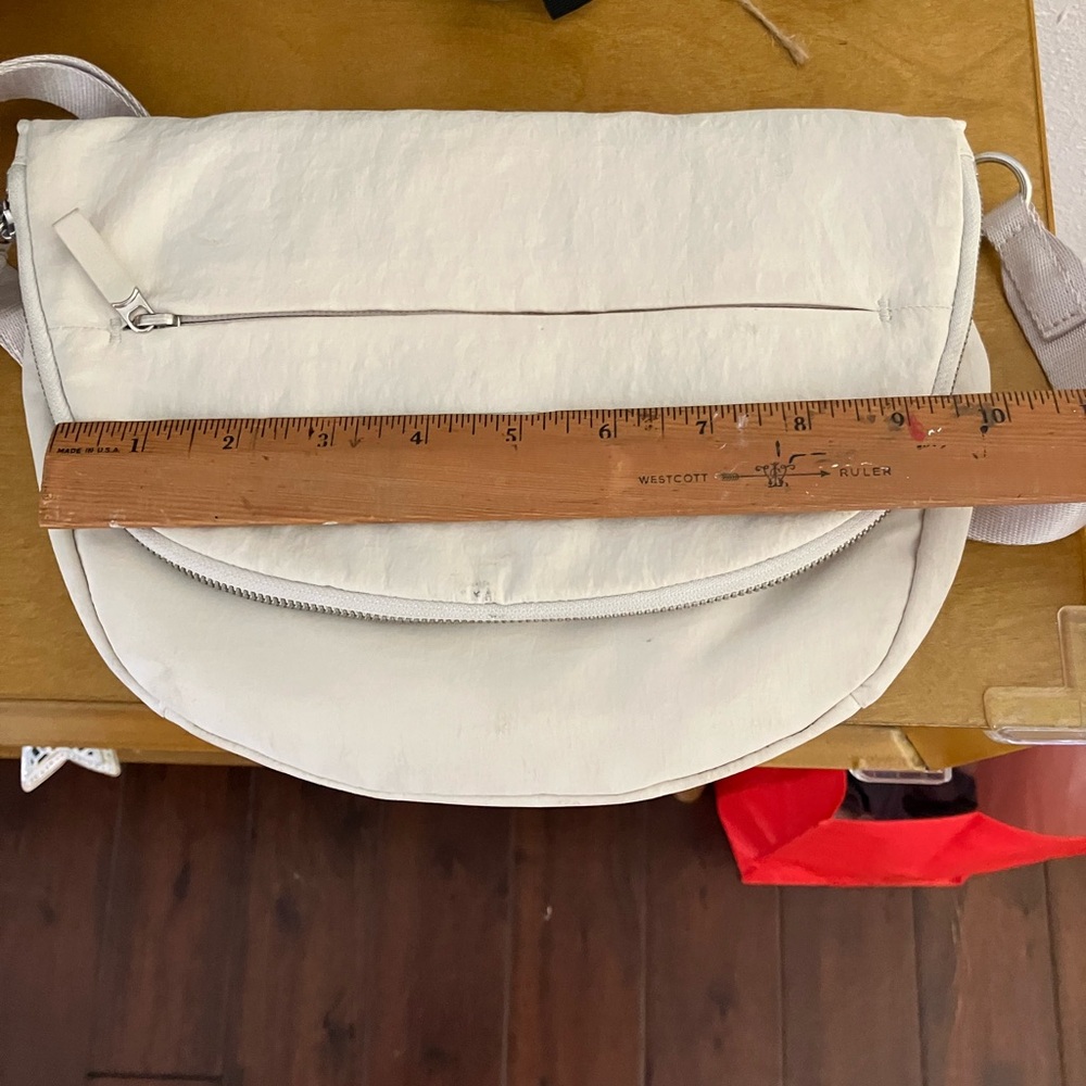 Lululemon Crossbody Festival Bag White - Picture 11 of 11